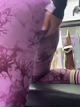 Snapshot of kim_monti chatting on 03-22-26, 11:35 kim monti online show from 03-22-26, 11:35