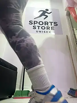 Snapshot of kim_monti chatting on 03-25-26, 09:32 kim monti online show from 03-25-26, 09:32