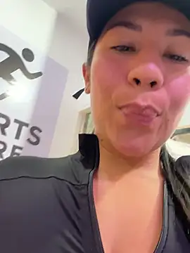 Snapshot of kim_monti chatting on 03-29-26, 03:12 kim monti online show from 03-29-26, 03:12