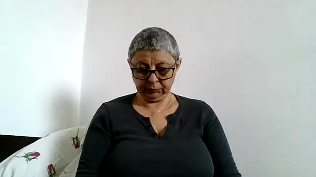 roseblak42 online show from 05-01-26, 12:43