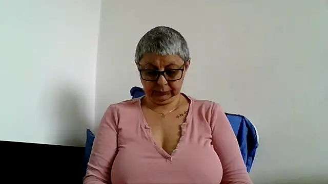 roseblak42 online show from 05-09-26, 08:41