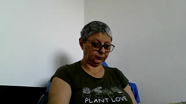 roseblak42 online show from 05-11-26, 10:10