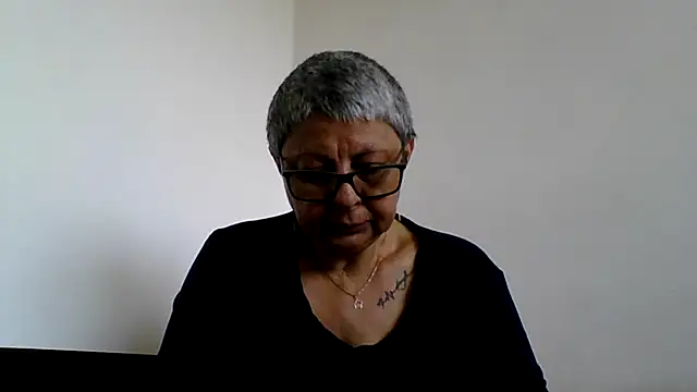 roseblak42 online show from 05-19-26, 07:58