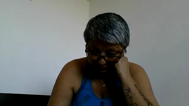 roseblak42 online show from 05-28-26, 12:35