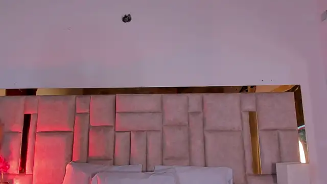 Miss Abigail  online show from 11-05-25, 01:33