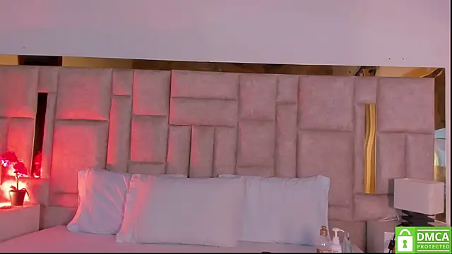 Miss Abigail  online show from 11-21-25, 12:59