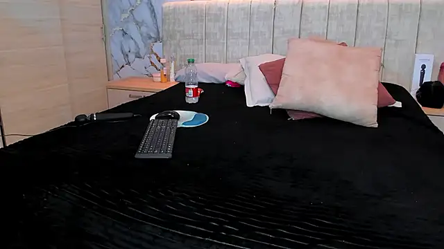 kiana cream online show from 07-12-26, 01:29