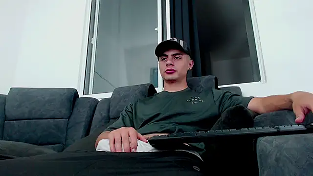 Stiven CL online show from 10-16-25, 04:46