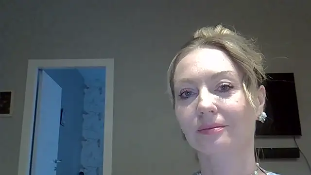 Snapshot of ZarinaSwift chatting on 04-26-26, 08:01 ZarinaSwift online show from 04-26-26, 08:01