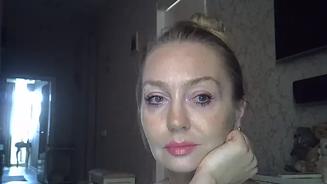 Snapshot of ZarinaSwift chatting on 06-20-26, 09:34 ZarinaSwift online show from 06-20-26, 09:34