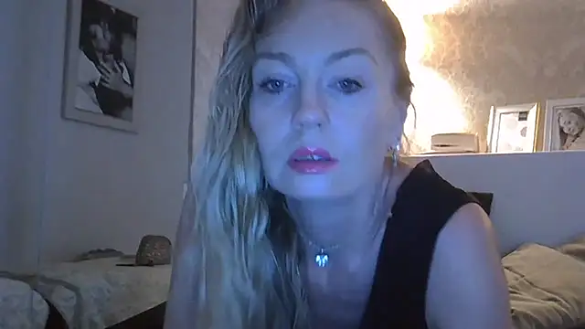 Snapshot of ZarinaSwift chatting on 06-28-26, 10:54 ZarinaSwift online show from 06-28-26, 10:54