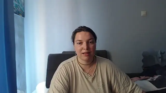 Amelia Kiss  online show from 06-08-26, 02:01