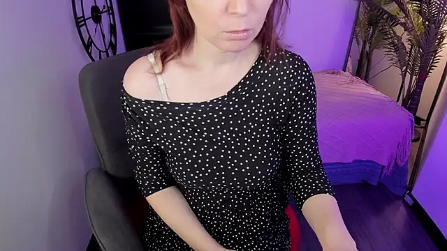 ZoeEast online show from 12-20-25, 01:40