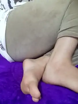 Bombamom online show from 04-11-26, 01:10