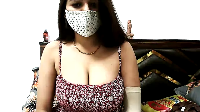 Snapshot of Gloie4u chatting on 02-19-26, 10:44 Gloie4u online show from 02-19-26, 10:44