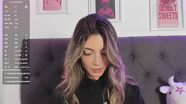 IsadoraGalle  online show from 03-25-26, 04:02