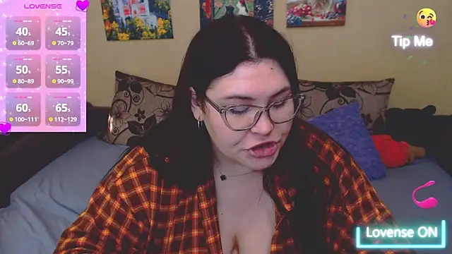 Snapshot of JuliaKeln chatting on 05-15-26, 04:14 JuliaKeln online show from 05-15-26, 04:14