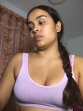 Snapshot of JuanaSimons chatting on 05-13-26, 03:04 JuanaSimons online show from 05-13-26, 03:04