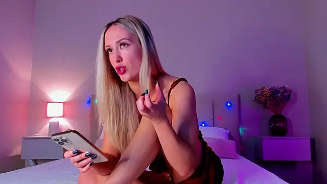 VikkiLustfull online show from 01-08-25, 03:17