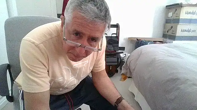 Snapshot of parejamlga58 chatting on 04-14-26, 02:01 parejamlga58 online show from 04-14-26, 02:01