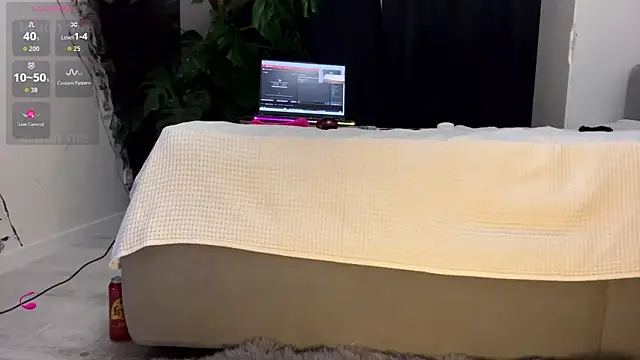 Snapshot of Marina- chatting on 12-20-25, 02:46 Marina- online show from 12-20-25, 02:46