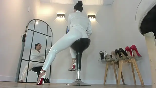 solsmithxx online show from 03-04-26, 07:31