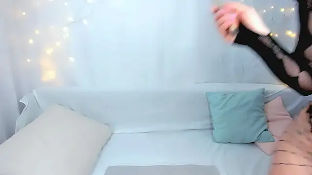 Lily Daviss online show from 04-17-26, 02:36