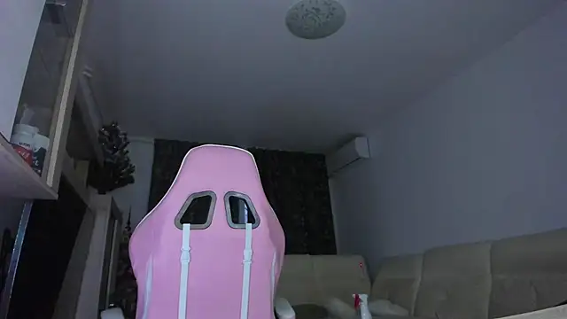 KaylaLaine online show from 01-27-25, 05:36