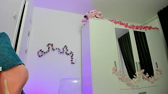 KaylaLaine online show from 09-11-25, 06:13