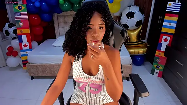Snapshot of lia_16 chatting on 06-19-26, 11:03 lia 16 online show from 06-19-26, 11:03