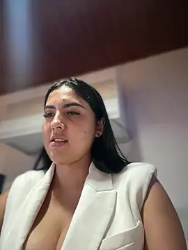 Snapshot of MarianaBenz chatting on 01-17-26, 11:52 MarianaBenz online show from 01-17-26, 11:52