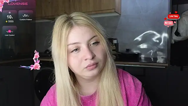Snapshot of shy_blondiee chatting on 04-16-26, 07:25 shy blondiee online show from 04-16-26, 07:25