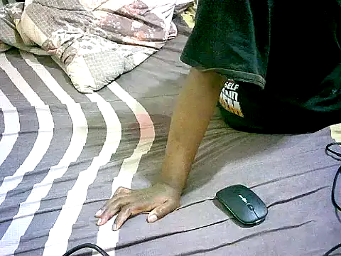 Snapshot of honeypotsweet chatting on 03-15-26, 01:28 honeypotsweet online show from 03-15-26, 01:28