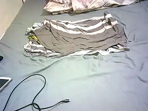 Snapshot of honeypotsweet chatting on 04-01-26, 07:09 honeypotsweet online show from 04-01-26, 07:09