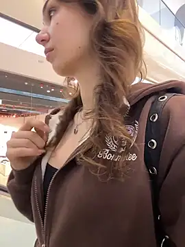 Snapshot of QuitieLia chatting on 03-28-26, 07:19 QuitieLia online show from 03-28-26, 07:19