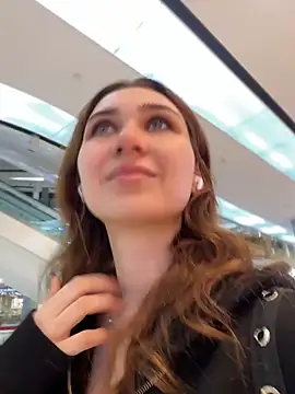 Snapshot of QuitieLia chatting on 04-13-26, 07:25 QuitieLia online show from 04-13-26, 07:25