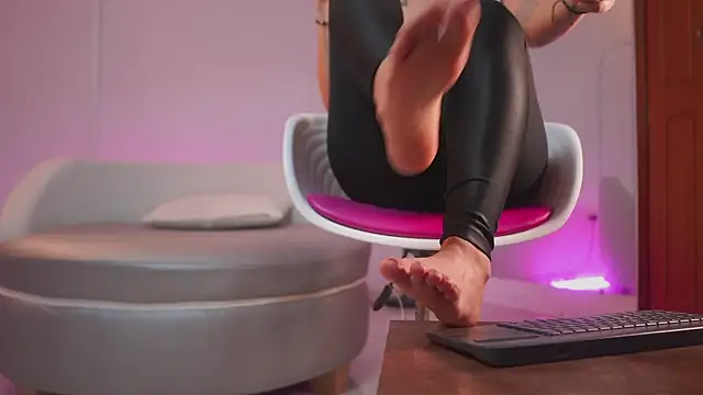 Snapshot of mia_colin1_ chatting on 10-14-25, 07:58 mia colin1 online show from 10-14-25, 07:58