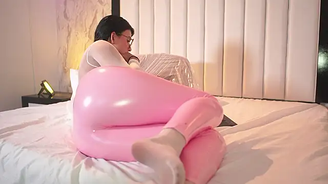 Snapshot of mia_colin1_ chatting on 01-31-26, 07:56 mia colin1 online show from 01-31-26, 07:56