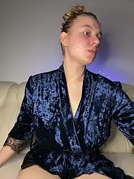 freiiaflower online show from 10-17-25, 08:22