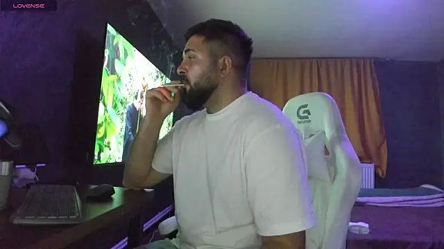 Snapshot of Eduu2322 chatting on 11-10-25, 10:31 Eduu2322 online show from 11-10-25, 10:31