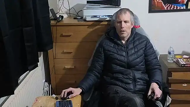 tall guy323 online show from 01-22-25, 04:33