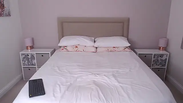 British Goddess Anna online show from 05-19-26, 08:20