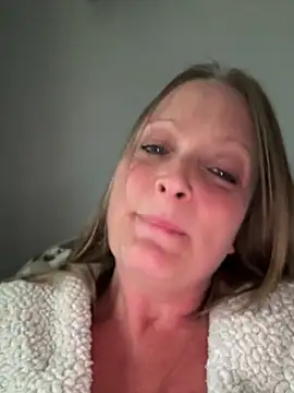 HoneyBluex online show from 05-18-26, 06:58
