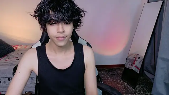 Snapshot of Alan26_ chatting on 06-21-26, 04:59 Alan26 online show from 06-21-26, 04:59