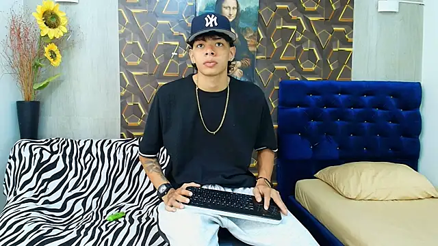 Snapshot of Harry_jhonsson chatting on 04-29-26, 09:32 Harry jhonsson online show from 04-29-26, 09:32