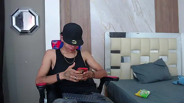 Snapshot of Harry_jhonsson chatting on 05-17-26, 10:06 Harry jhonsson online show from 05-17-26, 10:06