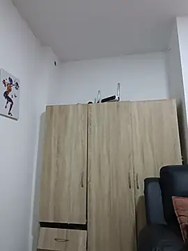 Snapshot of Issa_Km_ chatting on 06-14-26, 11:40 Issa Km online show from 06-14-26, 11:40