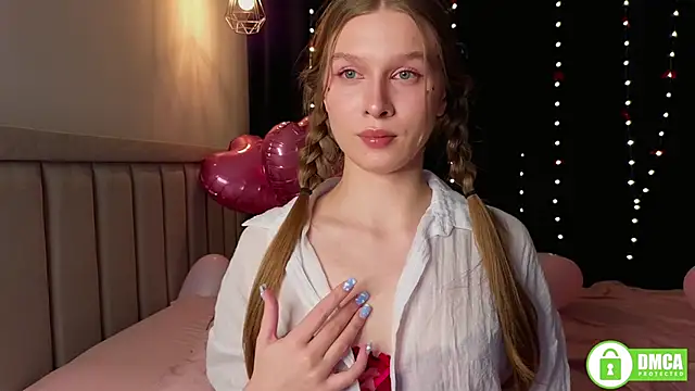 Snapshot of CutieBeauty chatting on 02-14-26, 06:04 CutieBeauty online show from 02-14-26, 06:04