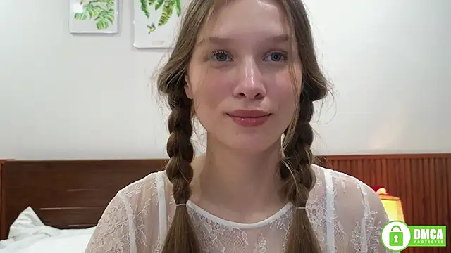 Snapshot of CutieBeauty chatting on 04-16-26, 08:15 CutieBeauty online show from 04-16-26, 08:15