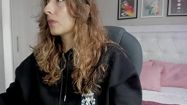 emma  smith1 online show from 03-11-26, 12:22